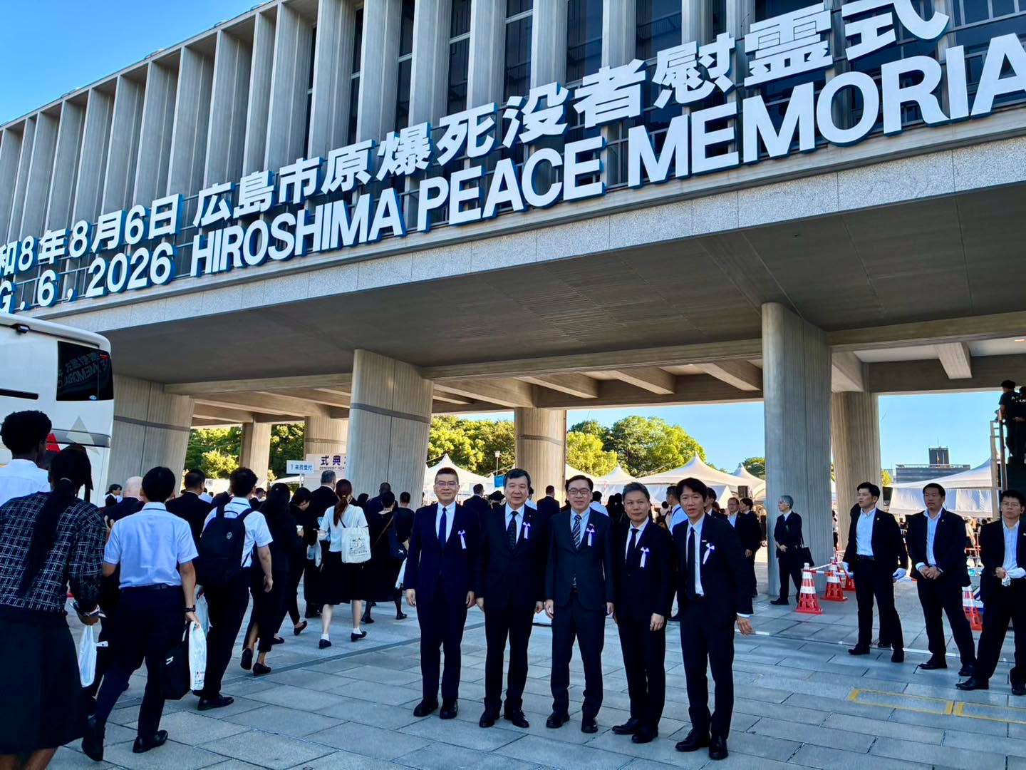  我國駐日大使李逸洋也出席廣島原爆和平紀念儀式，並與駐大阪辦事處處長范振國等5人組成台灣代表團。 圖：翻攝自李逸洋臉書 