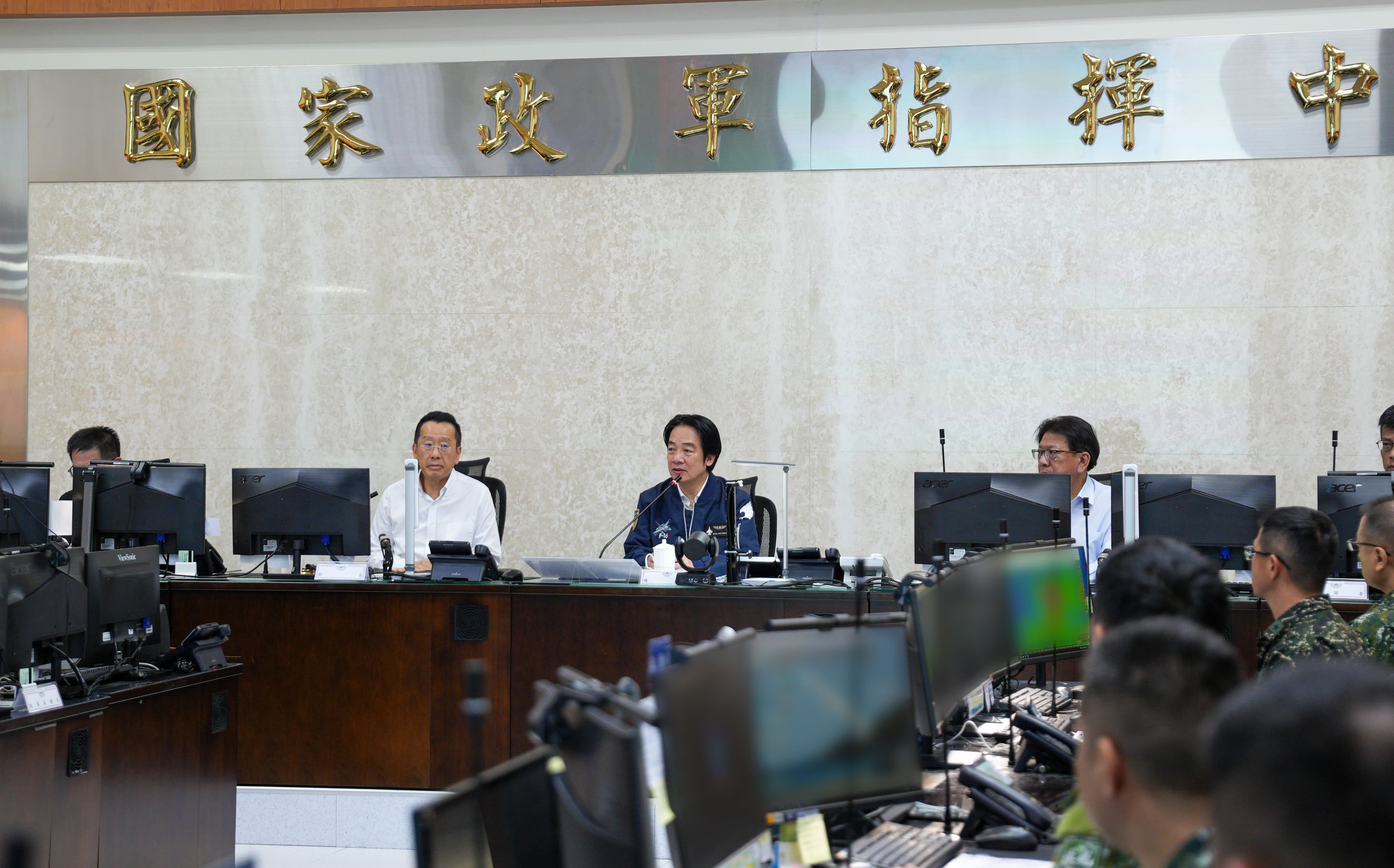 (影)漢光演習》賴清德首度參與「萬鈞演練」!搭萬鈞車直奔國防部畫面曝光
