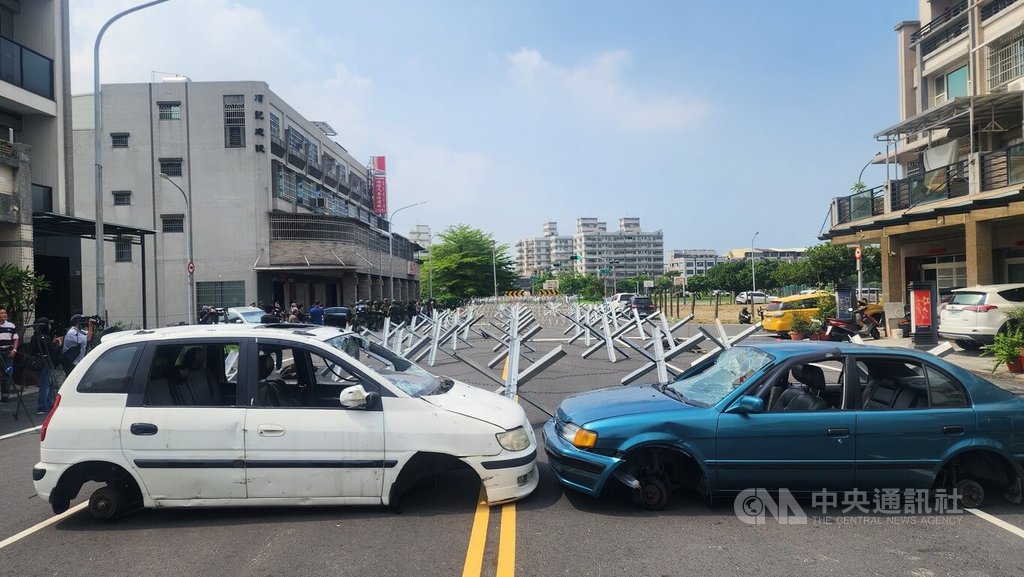 漢光42號小港機場道路阻絕演練 30多名召員上陣