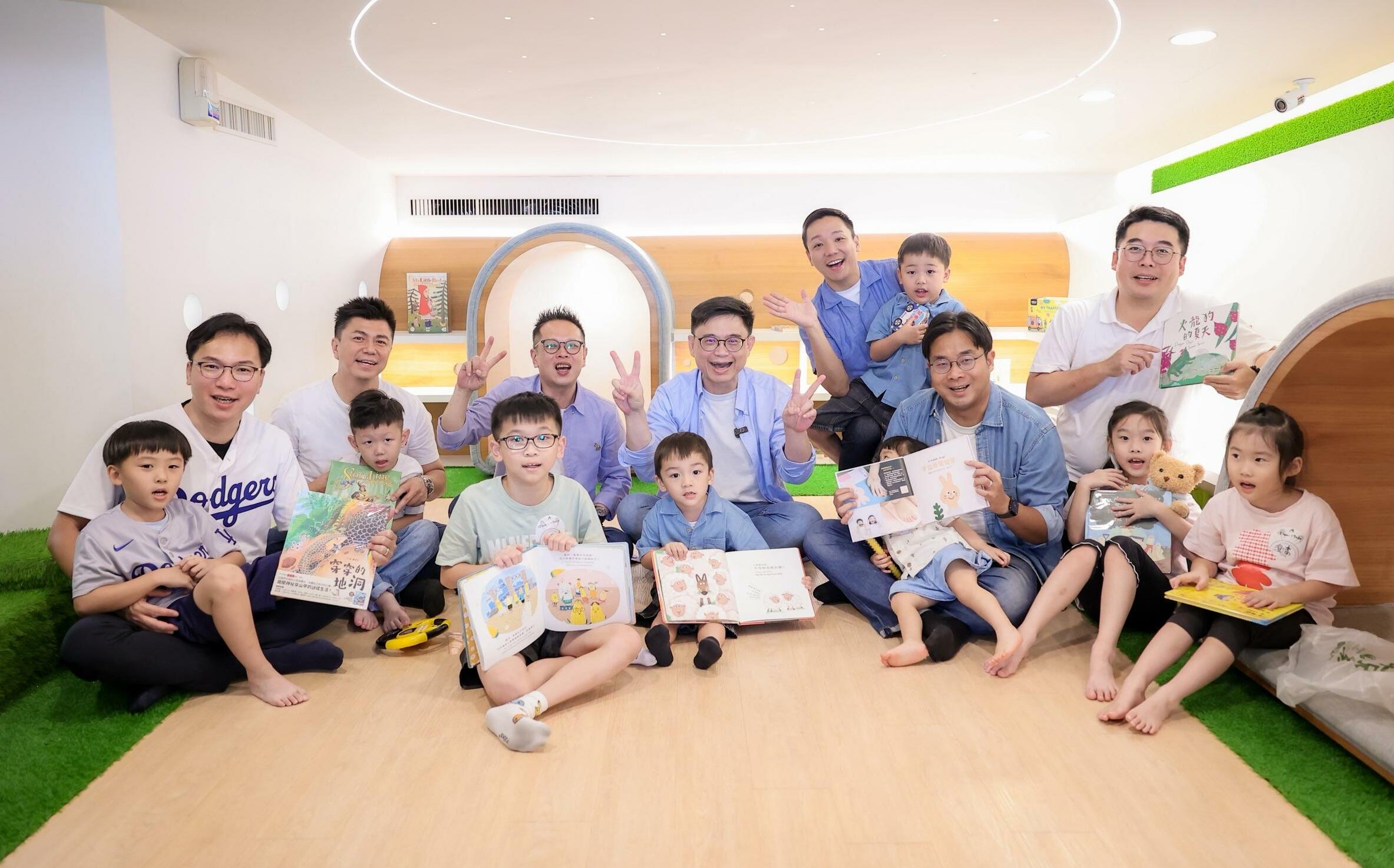 (影)父親節前夕偕議員共讀繪本 賴瑞隆首推打造2030雙語之都
