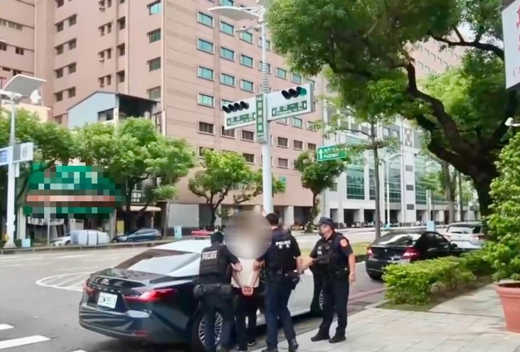 高雄男酒駕又毒駕 2友人咆哮干擾警執法送辦