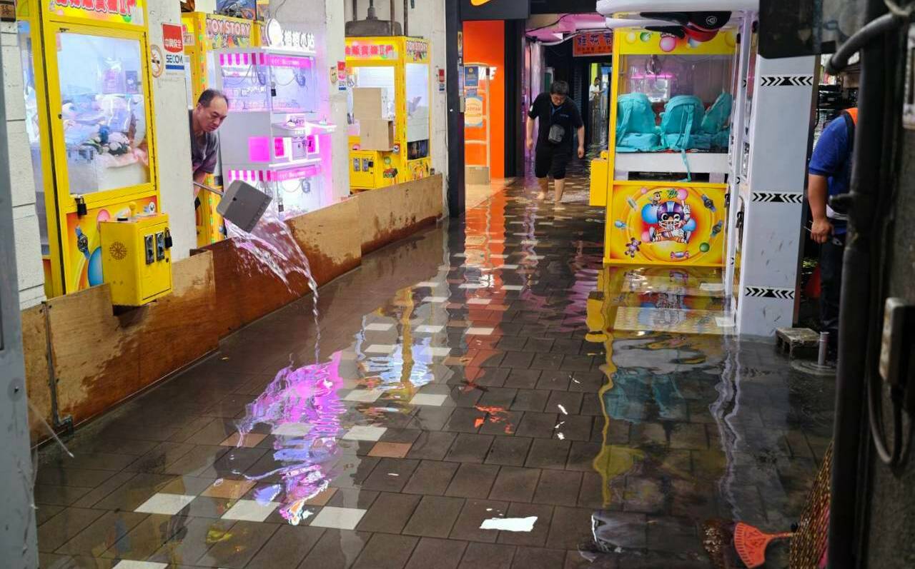 白海豚發威基隆夜市海水倒灌 童子瑋要求市府檢討防災能力