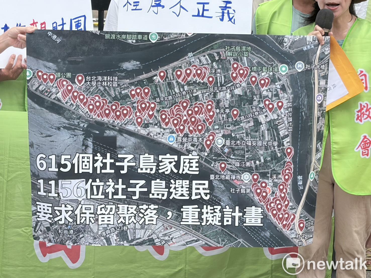  社子島自救會批評，為何無法像民進黨籍台北市議員林世宗的台北海洋科技大學，完整將社子島密集聚落剔除於區段徵收範圍。(圖中紅點為聚落標誌) 圖:李宣萱/攝 