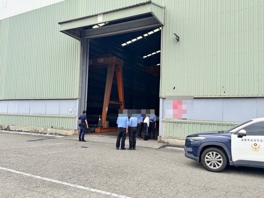 高雄市鋼鐵廠工安意外 工人換浪板從15公尺高跌落亡