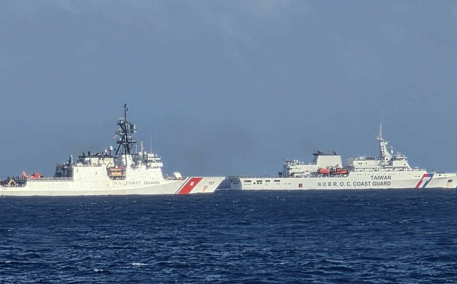中國片面宣布管制台海!航港局無視提前應變:白海豚颱風期間零海事案件