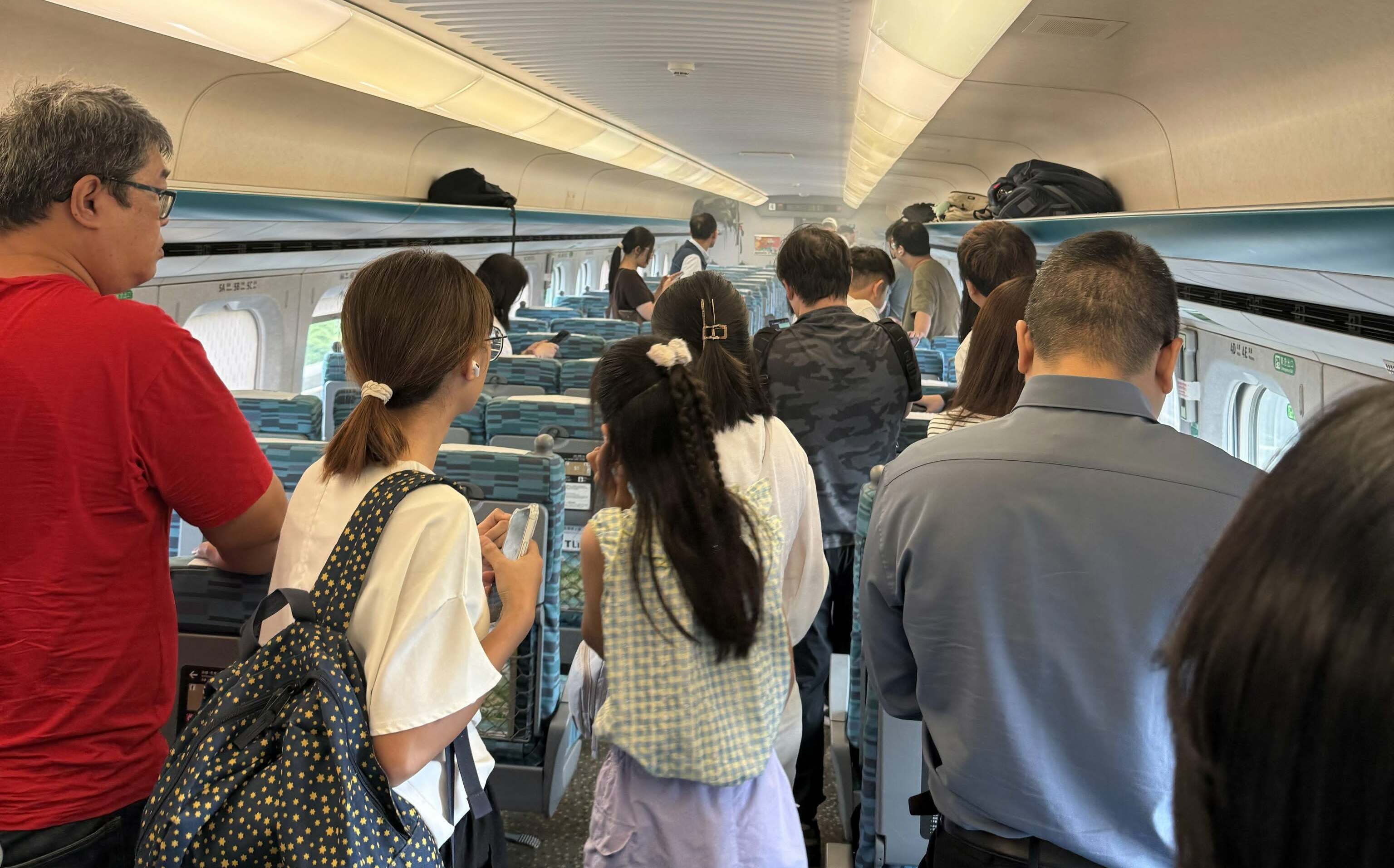 (影)高鐵行駛中突冒白煙!行動電源自燃驚險畫面遭瘋傳 官方回應了