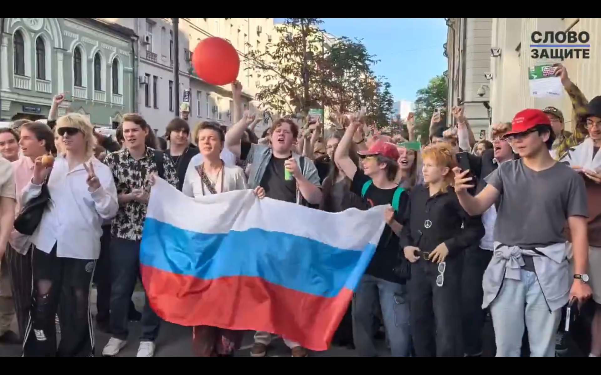  俄羅斯最高法院近日駁回「蘋果黨」（Yabloko）相關訴訟，並裁定取消該黨參加國家杜馬選舉的資格。此舉被外界視為進一步壓縮俄羅斯反對派政治空間。 圖:翻攝自影片 