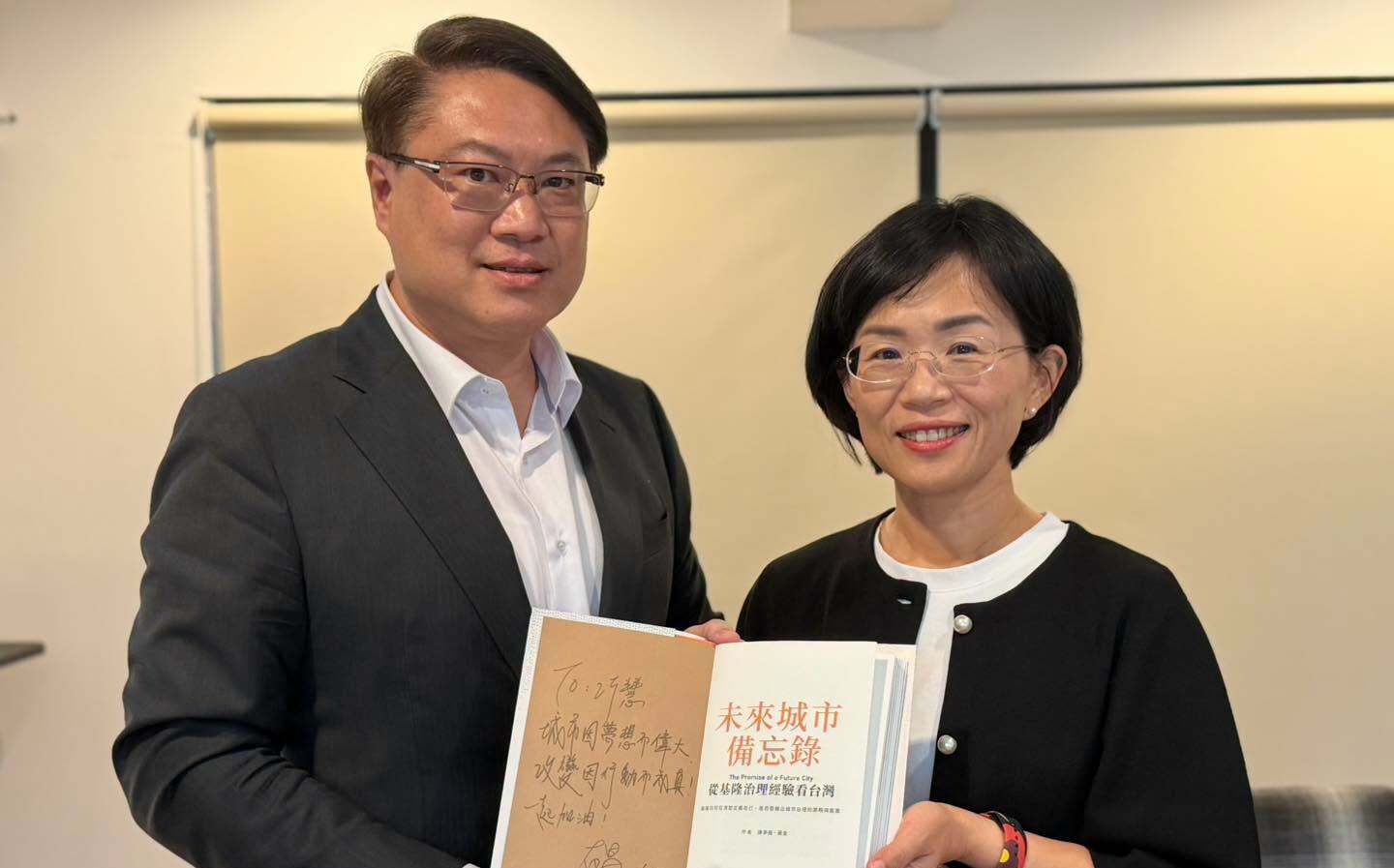 兩強合體!林右昌返台見蘇巧慧 分享8年市長經驗「這句話」相贈
