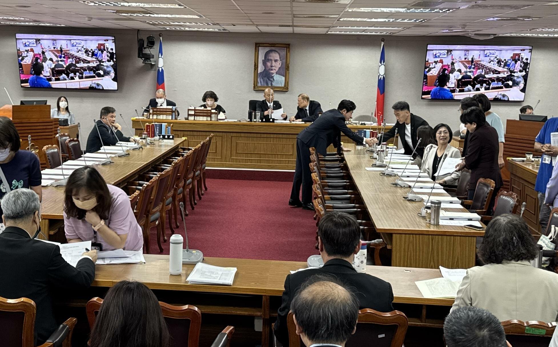 韓國瑜飆罵傅崐萁不出席不授權:打麻將遙控「病態」、辭總召嘛