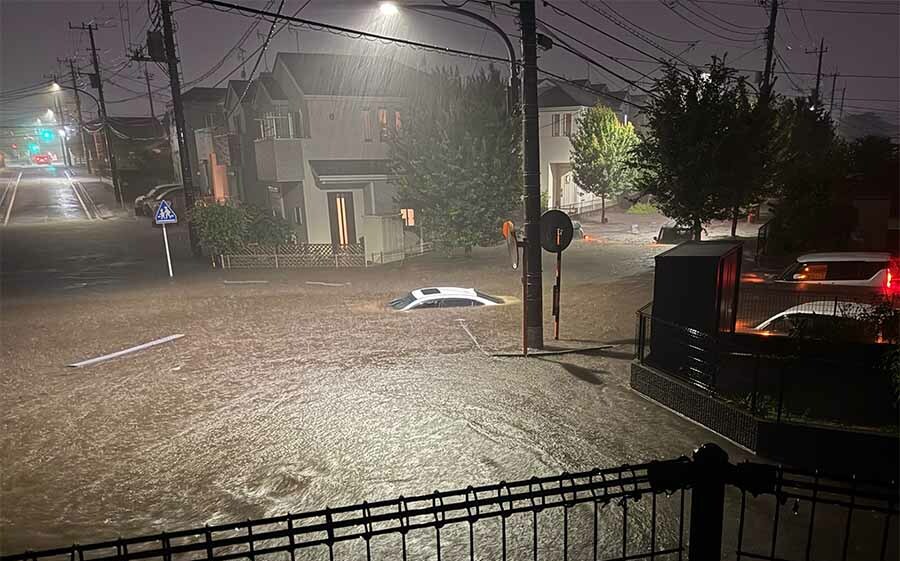(影) 世紀豪雨肆虐日本! 成田機場癱瘓慘淪「陸上孤島」7千旅客受困
