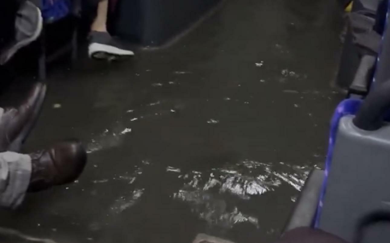 千葉「世紀暴雨」增至8死!公車水上行舟車內全淹 民眾接連驚呼