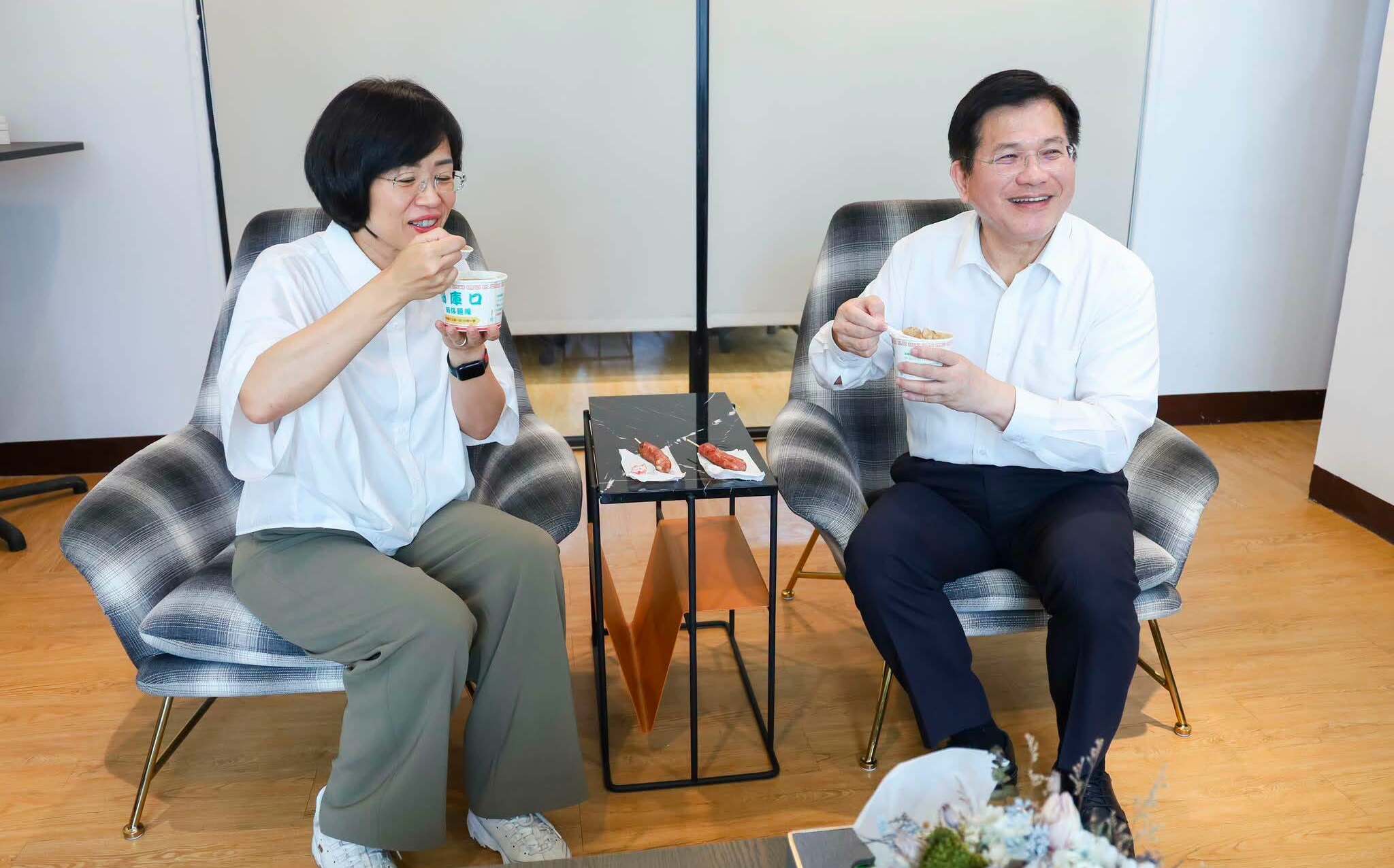 林佳龍挺蘇巧慧接棒新北 端這家麵線憶4年前蘇貞昌陪跑