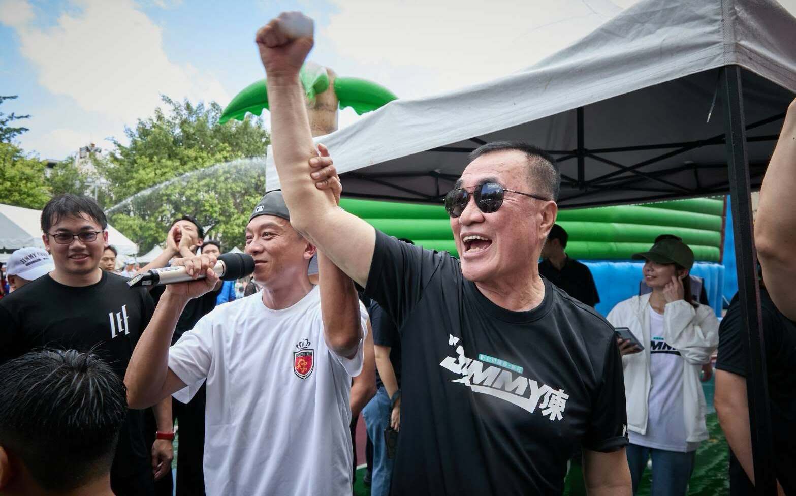 李四川嗆網友「俗啦!」 她轟:李家是琉球暴力討債惡霸!網路上也是惡霸!