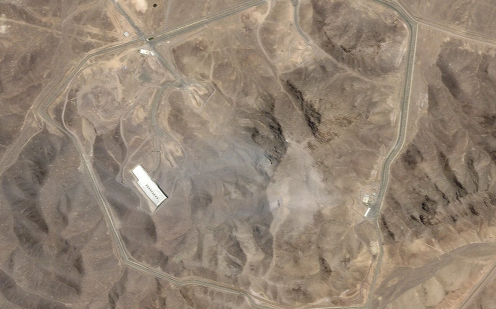 AI 誤判中國船運載伊朗核零組件 美軍險登船攔截引爆衝突