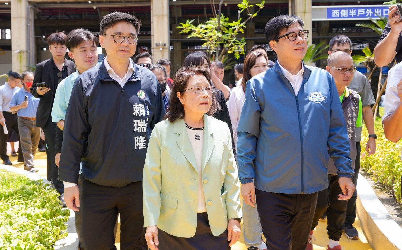 跨海相挺高澎一家人 賴瑞隆陪吳淑瑾訪台鐵機廠拚未來