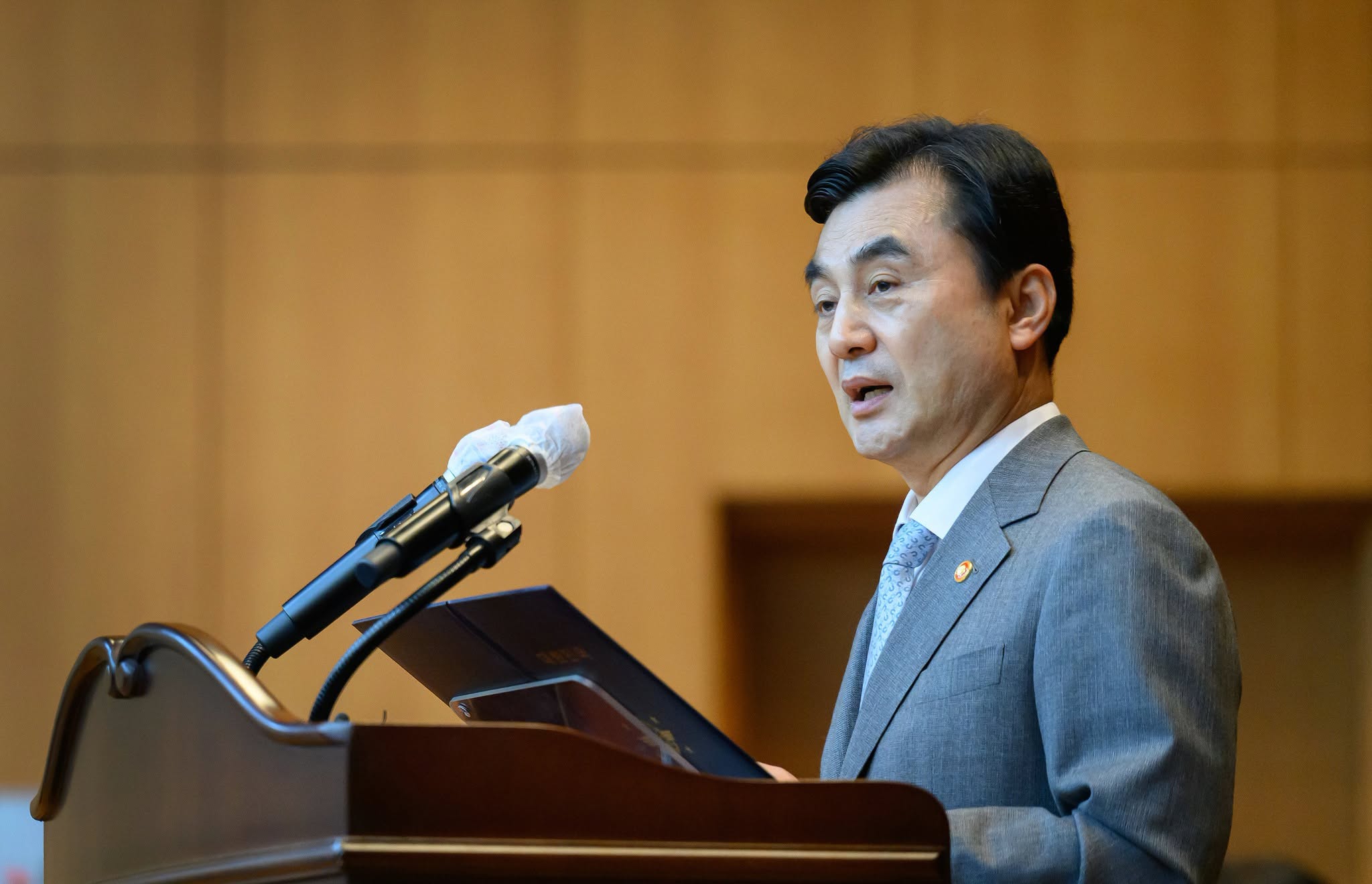 安圭伯是自前總統朴正熙於1961年發動「五一六軍事政變」以來，首位文人出身的國防部長。 圖：翻攝自대한민국 국방부臉書（資料照） 
