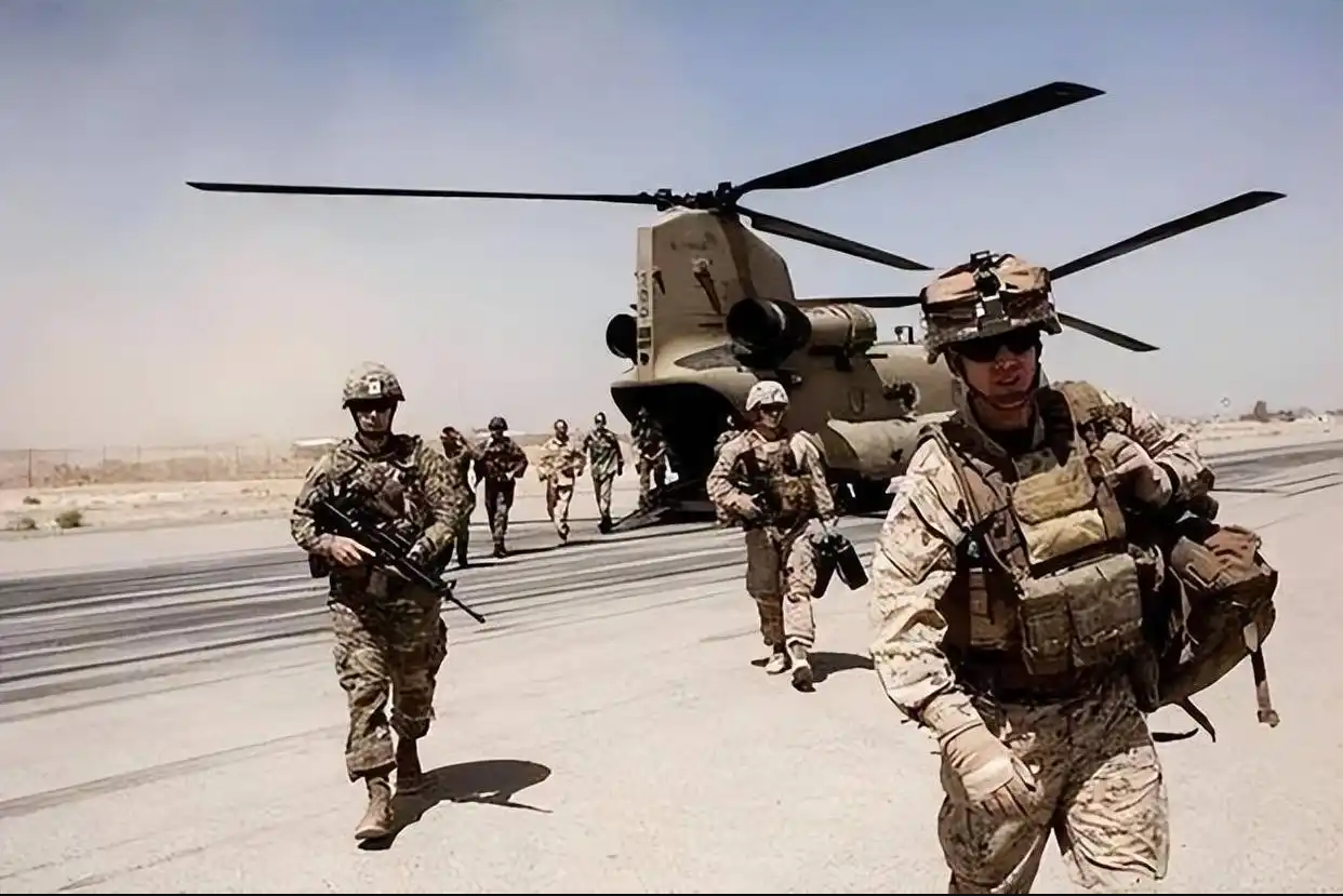  隨著美軍基地在與伊朗的持續戰事中遭到飛彈及無人機攻擊，五角大廈正研究是否重建受損基地，甚至考慮降低美軍在波斯灣的軍事存在，將部分兵力及基地向西移至約旦、以色列等地區。(示意圖) 圖:翻攝自百度 