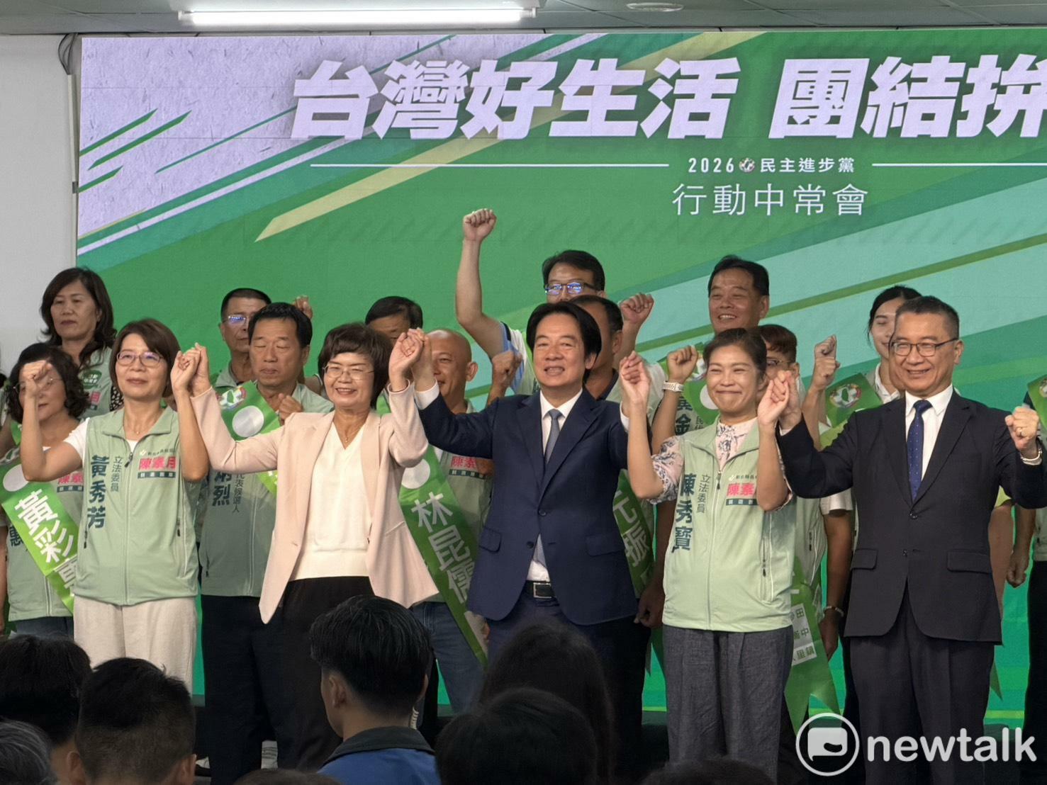  民進黨彰化行動中常會。相較國民黨分裂，民進黨則展現團結氣勢。 圖：高逸帆／攝 