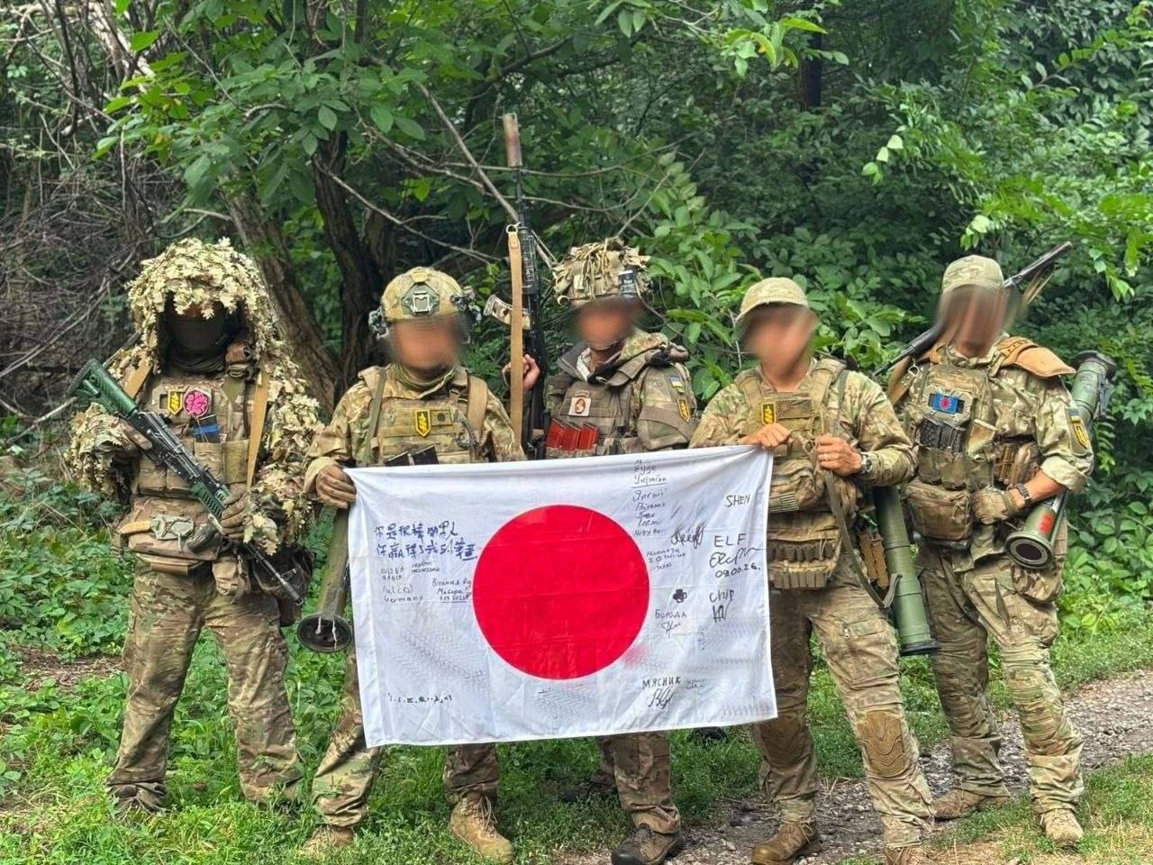  一支約 70 人的日本戰鬥分隊已正式加入烏克蘭武裝部隊，烏方將其稱為「亞洲志願軍」。 圖：翻攝自@CrimeanVoyager 