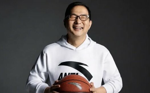 (影) 安踏前 CEO 疑「潤」洛杉磯! 班機起飛一小時後才敢發文