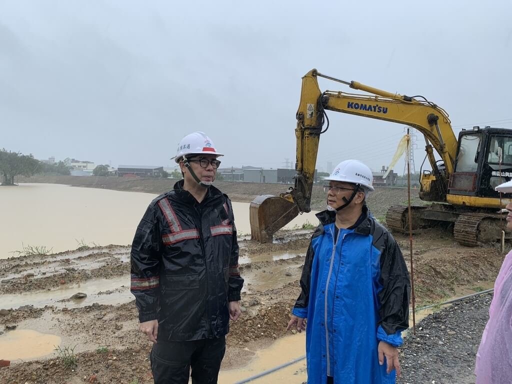 高雄強降雨 陳其邁勘查多處災情、積淹水已退