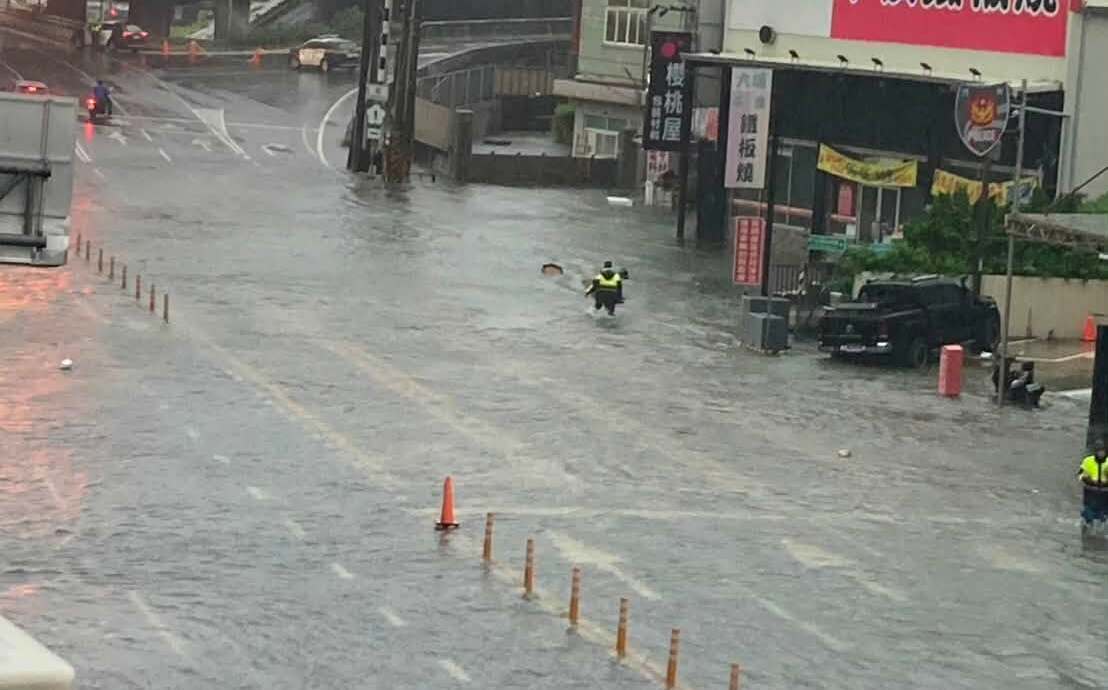 雨彈連炸台南!仁德、永康多處積淹水 地下道及涵洞封閉