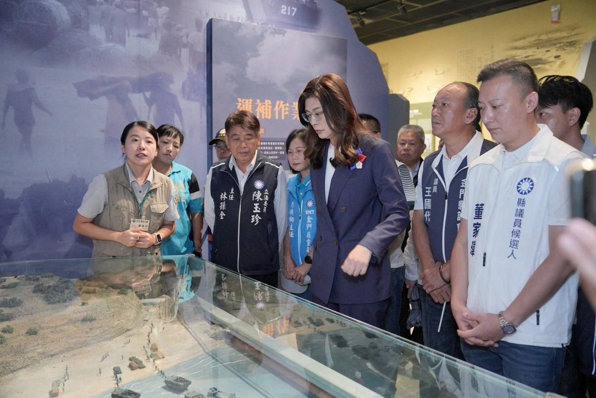  適逢八二三砲戰68周年，鄭麗文前往金門向英勇殉國的國軍將士們獻花致祭。 圖：國民黨提供 