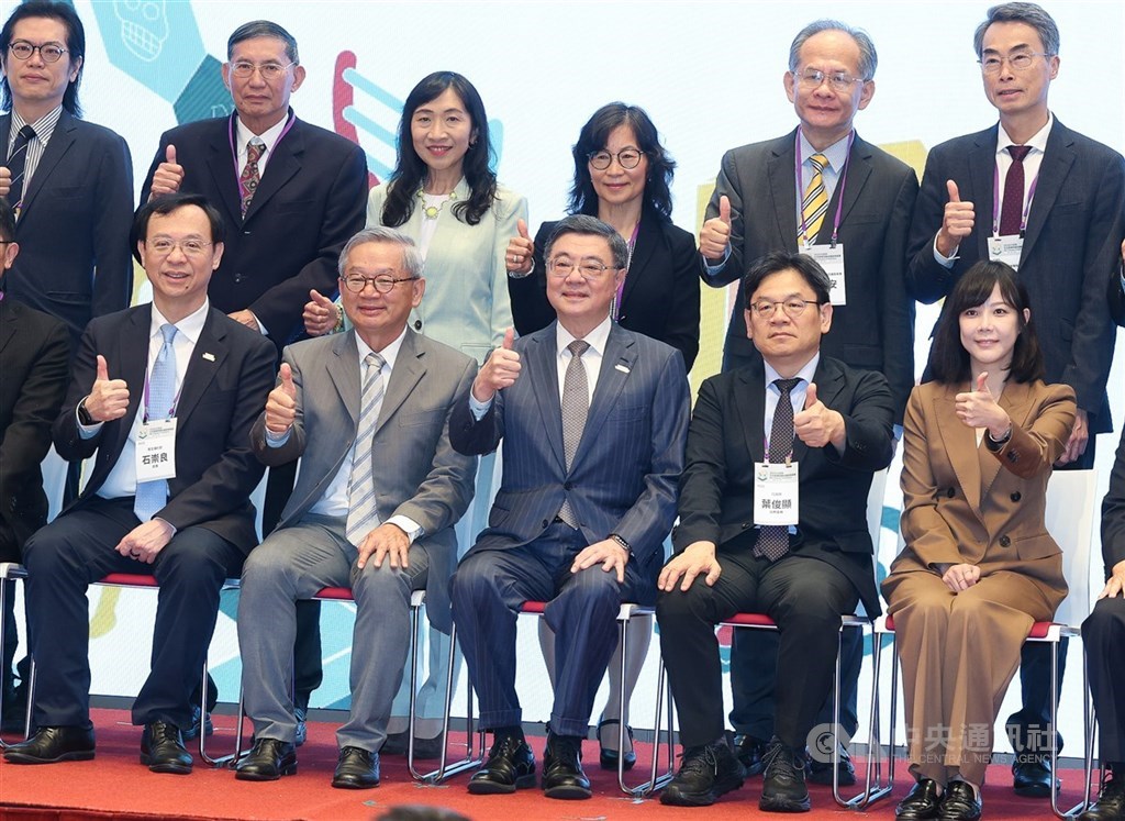國發基金助陣 吳誠文:生技產業如重要變化球、盼組國家隊