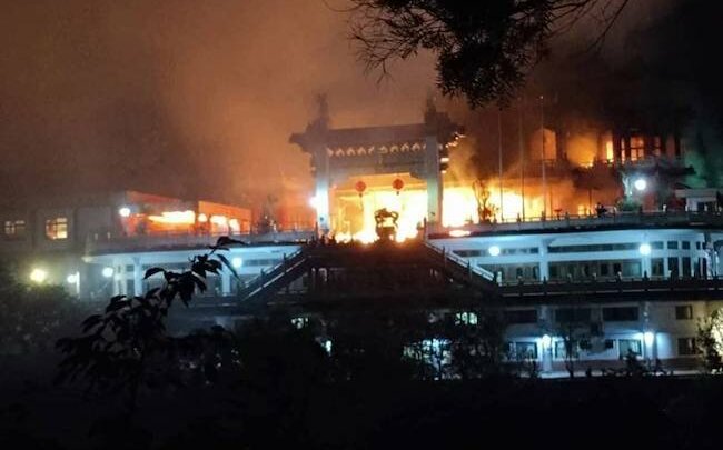 台北指南宮「凌霄寶殿」深夜大火!雙北3區空污警報 蔣萬安發聲了