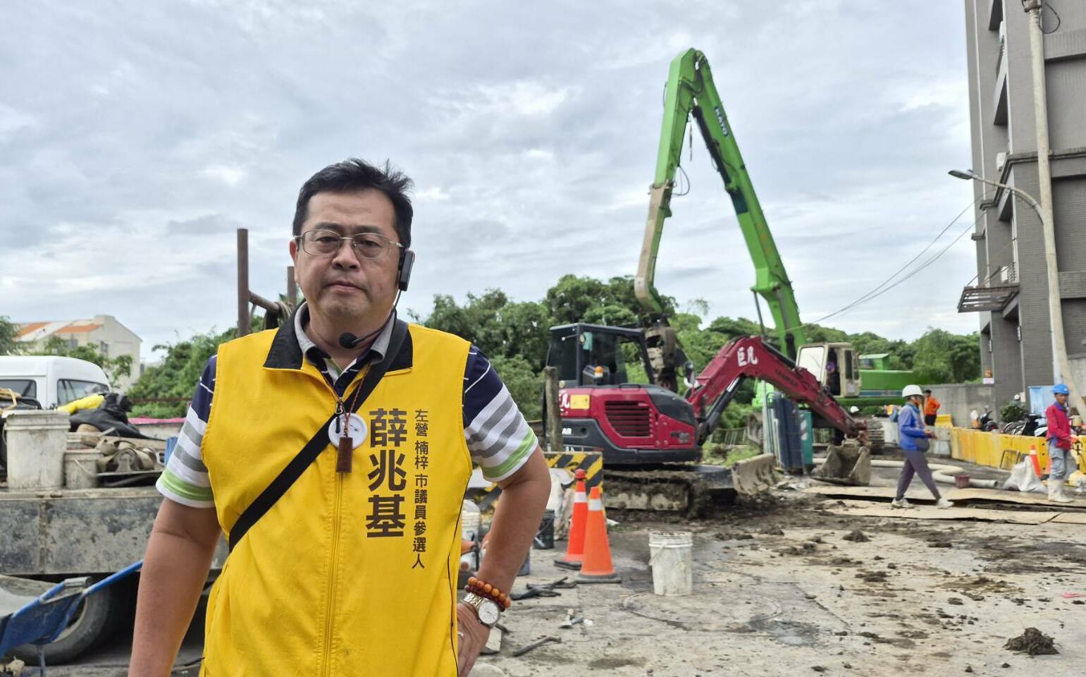 追蹤楠梓菁英會館搶修進度 薛兆基二度現勘籲設公告欄