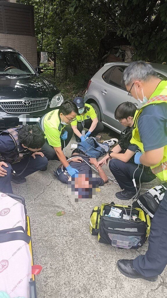 竹北男持刀追遛狗女子又衝向警 員警開槍制止