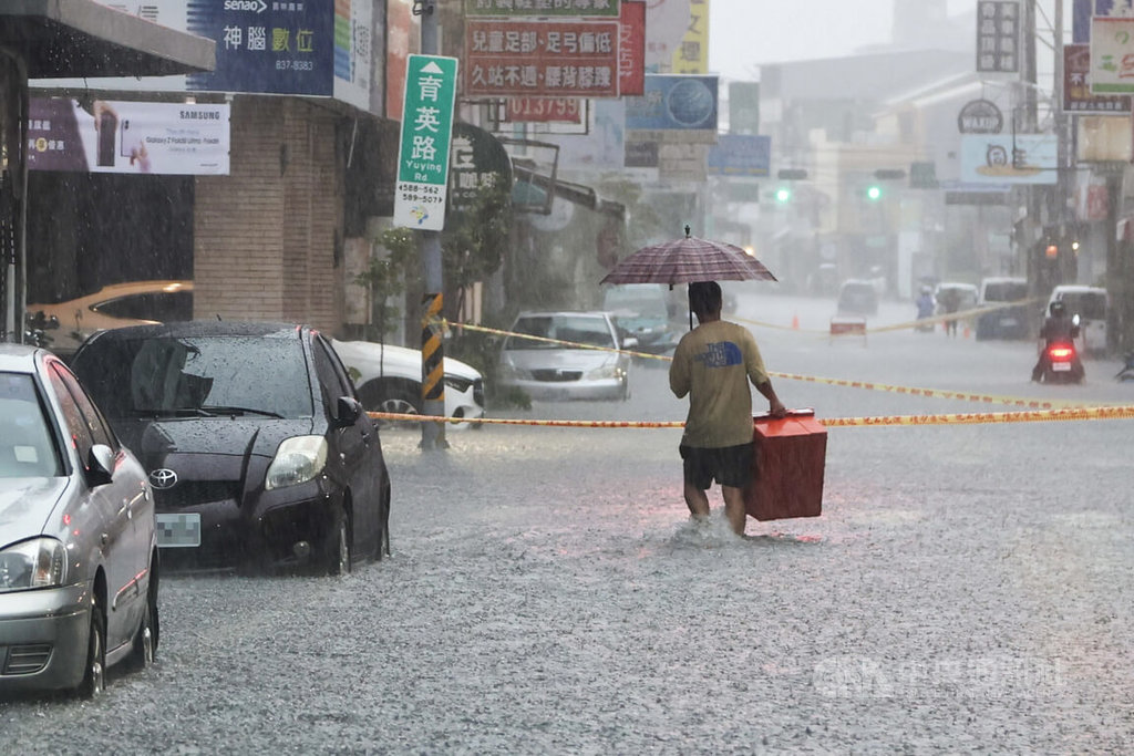 彰化午後豪雨多處積淹水 民生、曉陽地下道雙向封閉