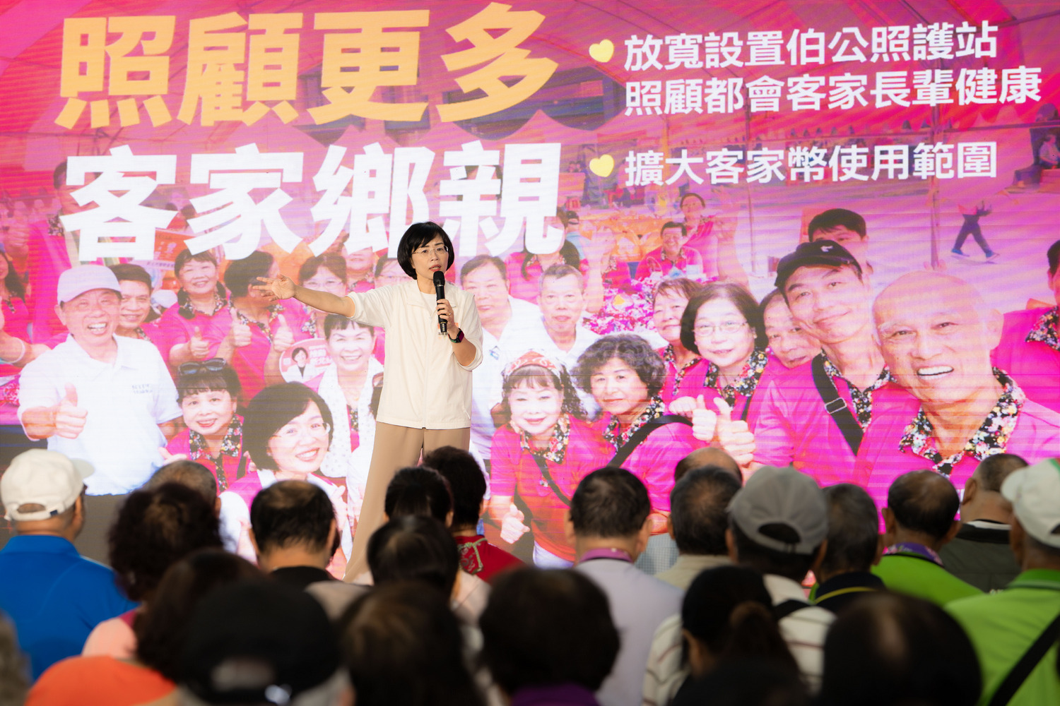  蘇巧慧在立法院也持續爭取各項中央資源挹注新北客家社團，支持客家事務推廣，同時要求擴大設置「伯公照護站」，加大對新北客家鄉親的照顧。 圖：蘇巧慧競選辦公室提供 