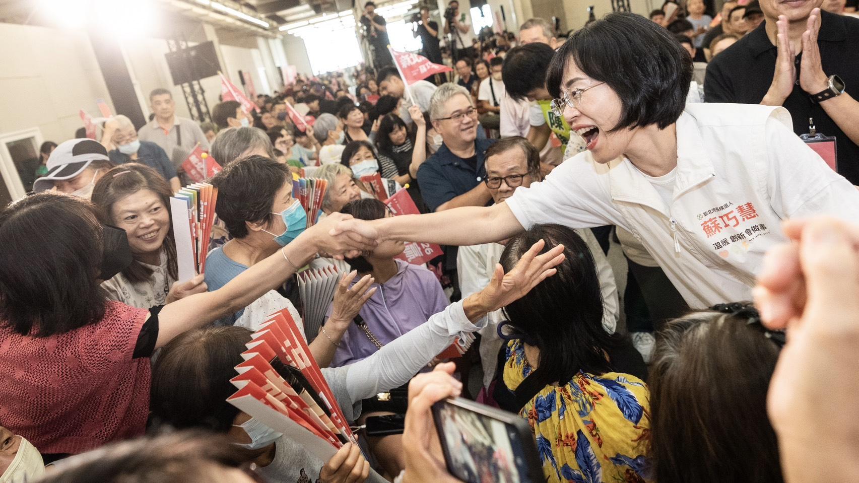  吳靜怡：新北市即將進入史詩般的戰役！李四川領先優勢一路被壓縮，「洋流」外溢加上蔡英文進場，蘇巧慧把戰局逼進正負10萬票。 圖：蘇巧慧競選辦公室提供（資料照） 