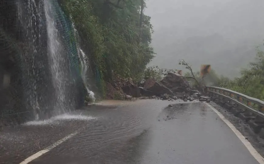 豪雨狂襲高雄!南橫桃源路段邊坡坍方 禮觀路段暫不開放