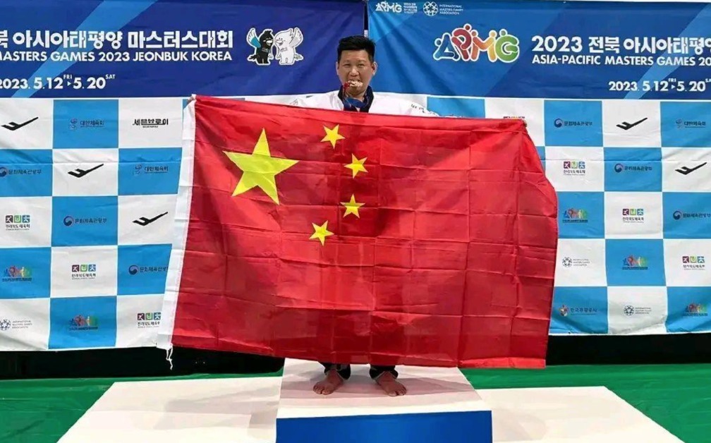 曾高舉五星旗!李東憲爆在中國貧病交迫想回台 他轟:報應!台灣不是資源回收場