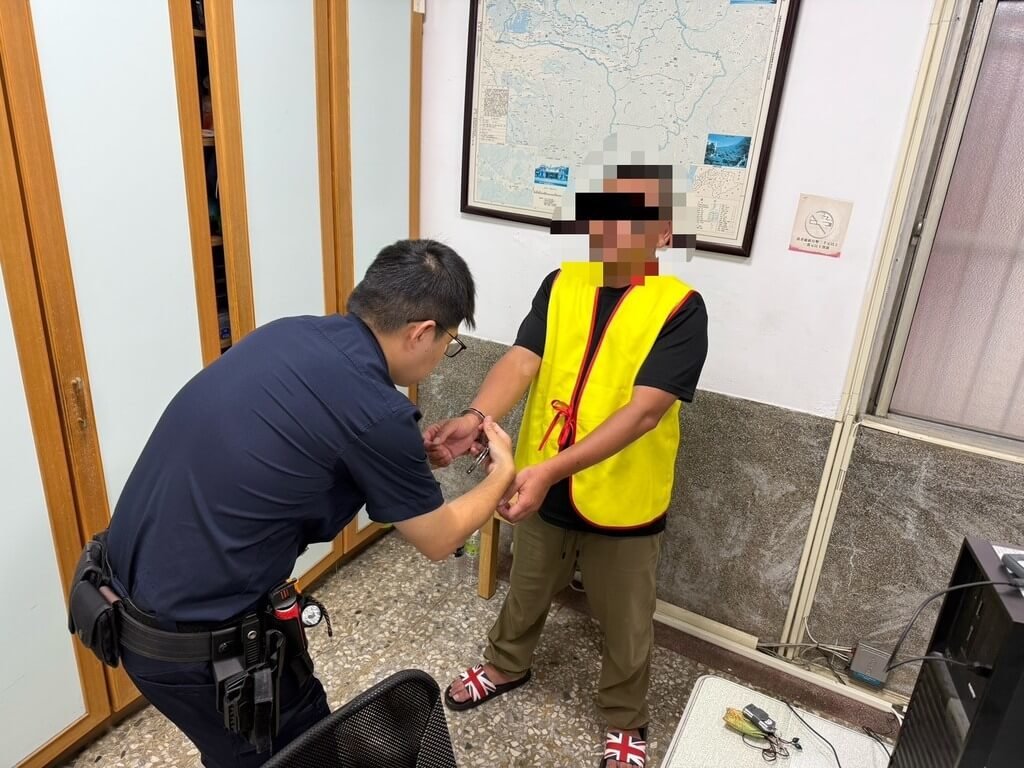 嘉縣男子情緒不穩製汽油彈縱火鄰宅 警方逮人建請聲押