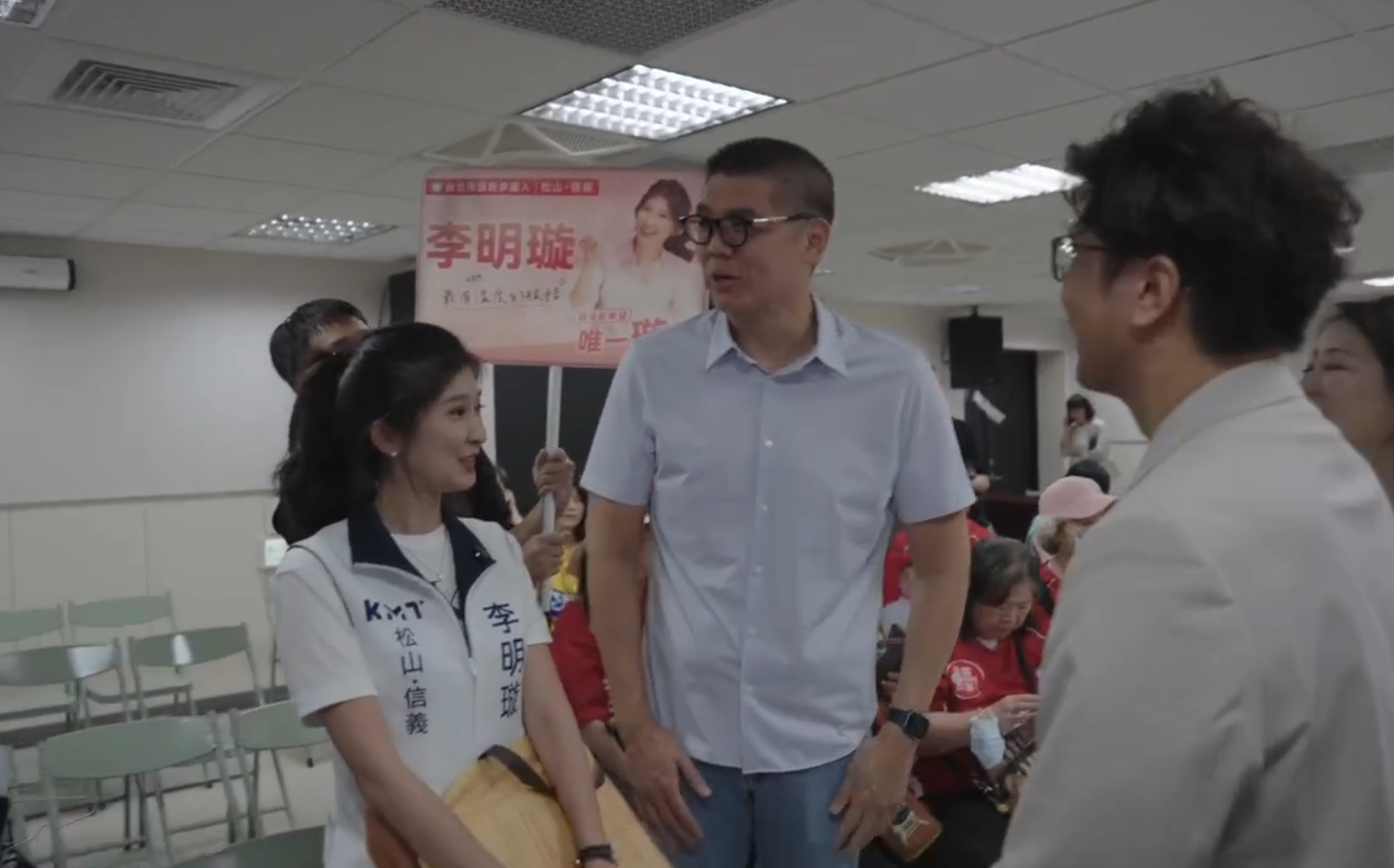 沈伯洋登記巧遇大學長 連勝文:害我不太好意思批評了