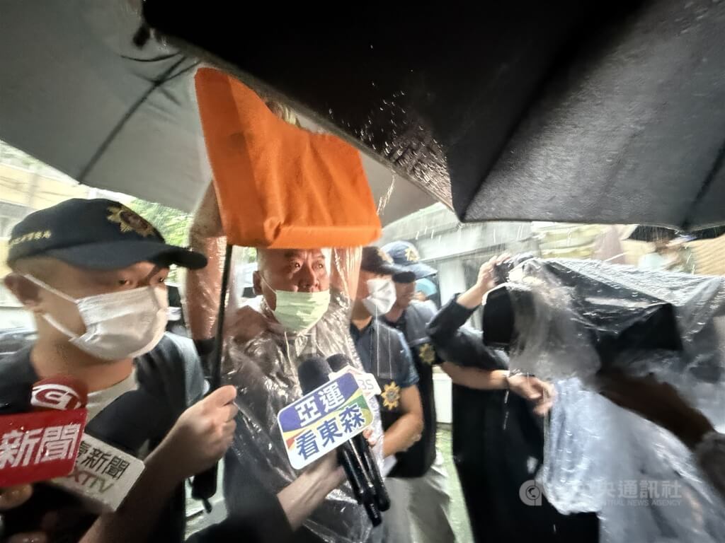 運將開計程車衝撞院檢大門 10萬元覓保無著改聲押