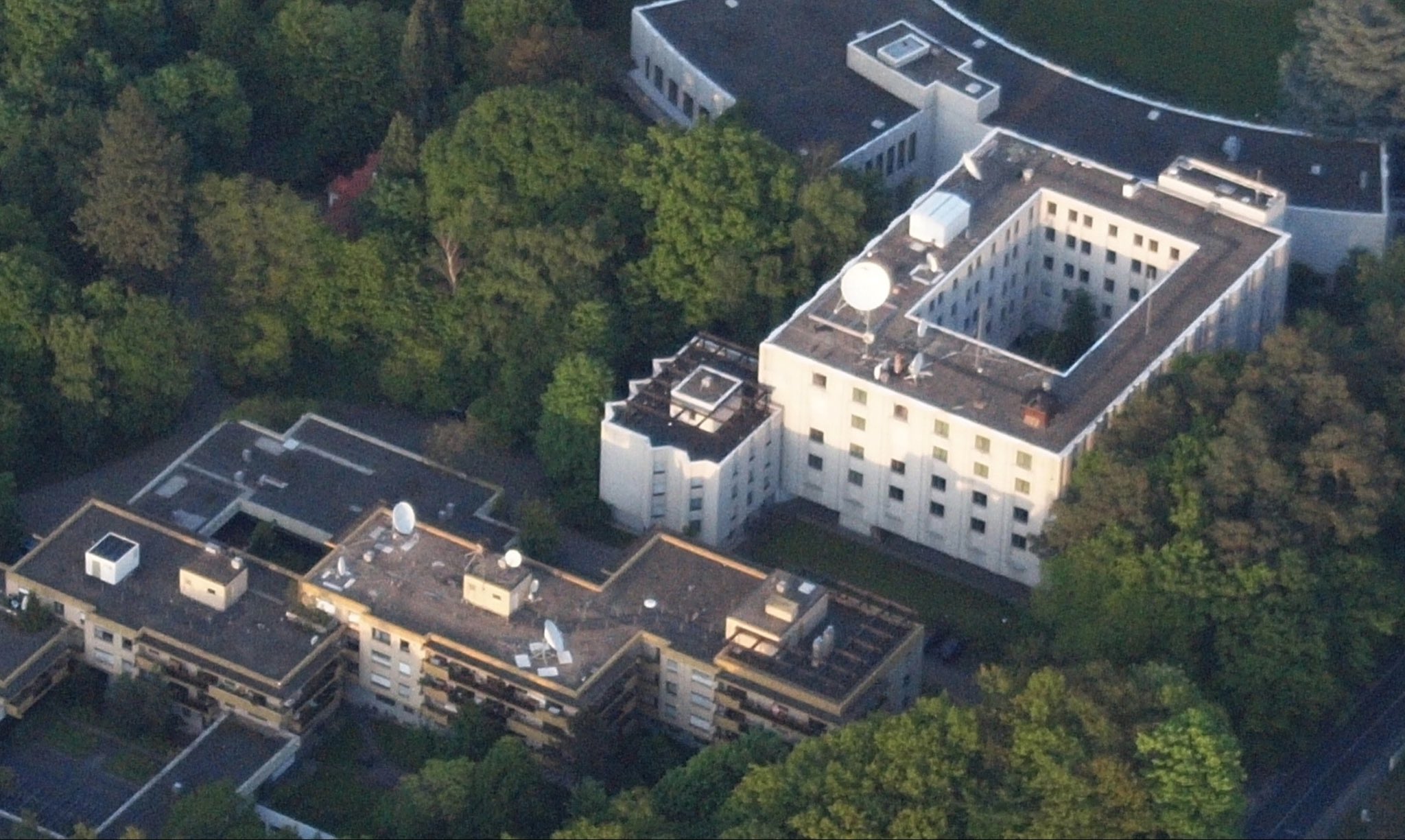 俄羅斯駐波昂巴特戈德斯貝格的總領事館關閉，除外交層面的象徵意義外，也被部分情報分析人士認為可能削弱俄羅斯在德國西部的訊號情報（SIGINT）蒐集能力。 圖:翻攝自X帳號@LeCueilleur