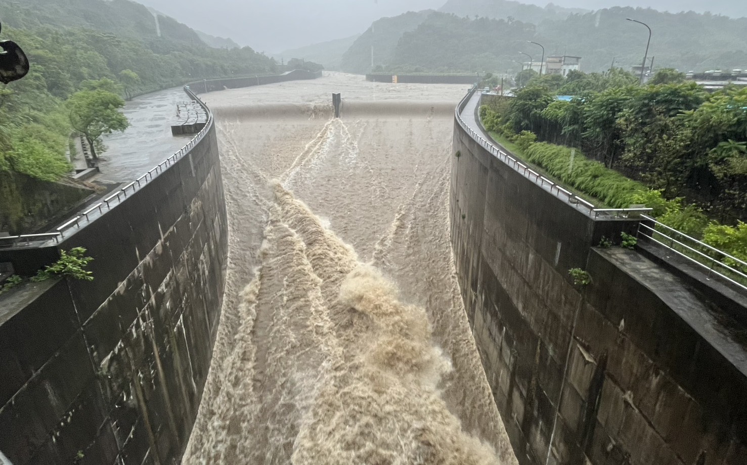 南部放晴換北部慘淹!基隆河3小時雨量破百 員山子分洪今年第2度啟動