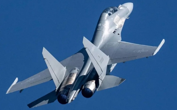 「獵鷹盾牌」新疆上空較勁! 阿聯酋空前豁出西方戰機家底 中4架殲-16D出擊
