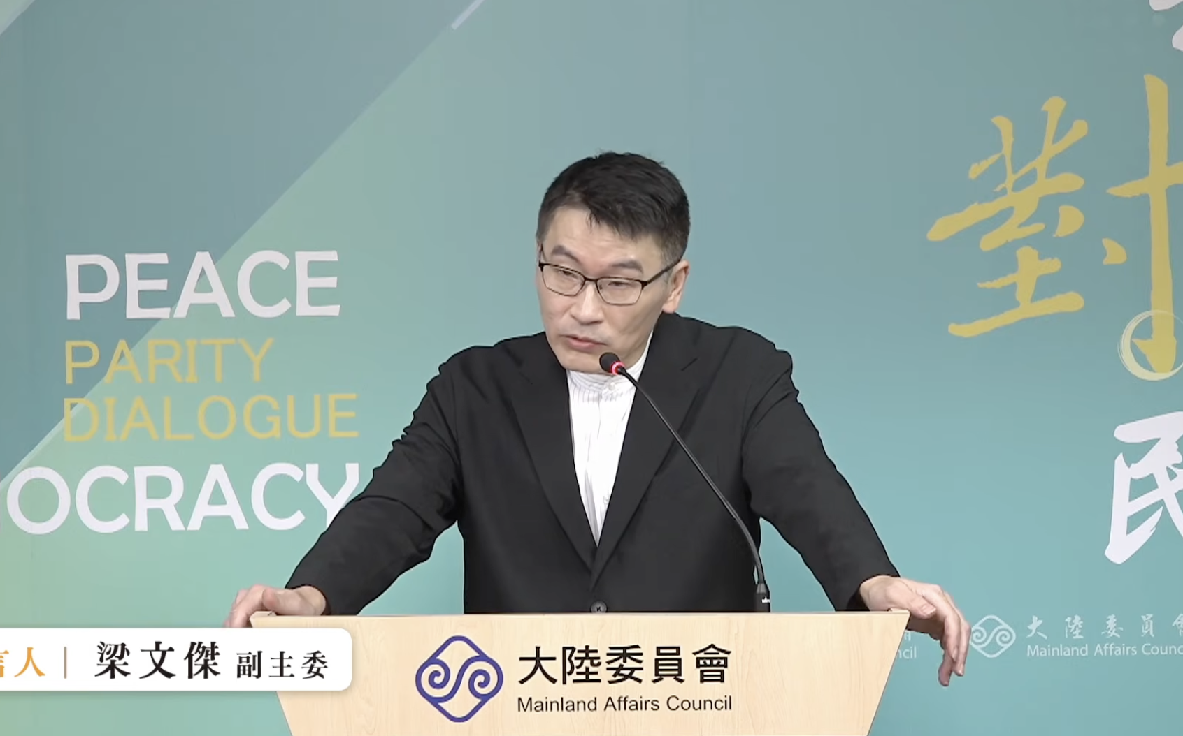 王偉忠一句「冷冷的」掀眷村身分話題 梁文傑揭家世:最底層的外省人