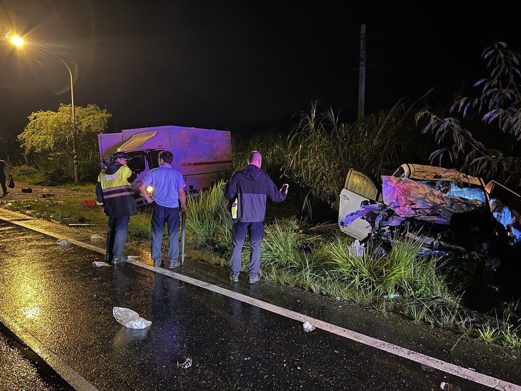 花蓮台9線車輛對撞 自小客祖孫雙亡、貨車司機重傷