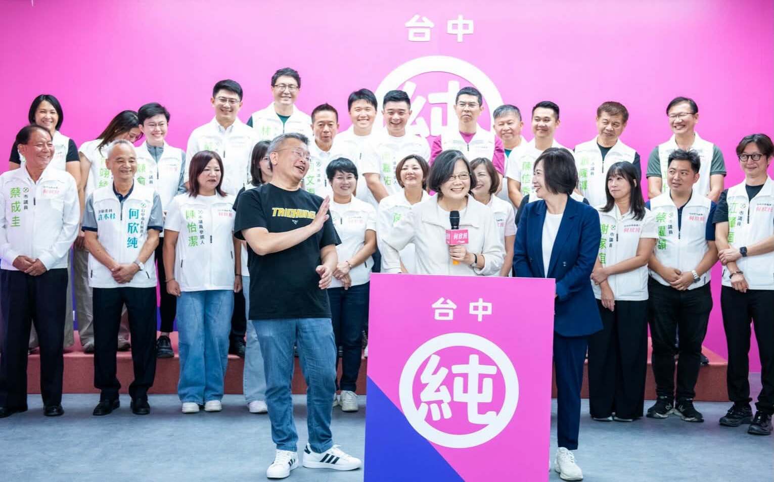 小英笑揭接何欣純榮譽主委內幕:蔡其昌「威脅」不來就不做 反撂話沒當選別來見我
