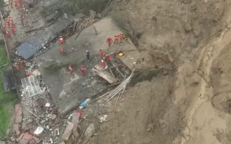 (影) 暴雨重創中國南方! 湖南江西土石流毀村落 災民揭官「忙著封鎖災情」