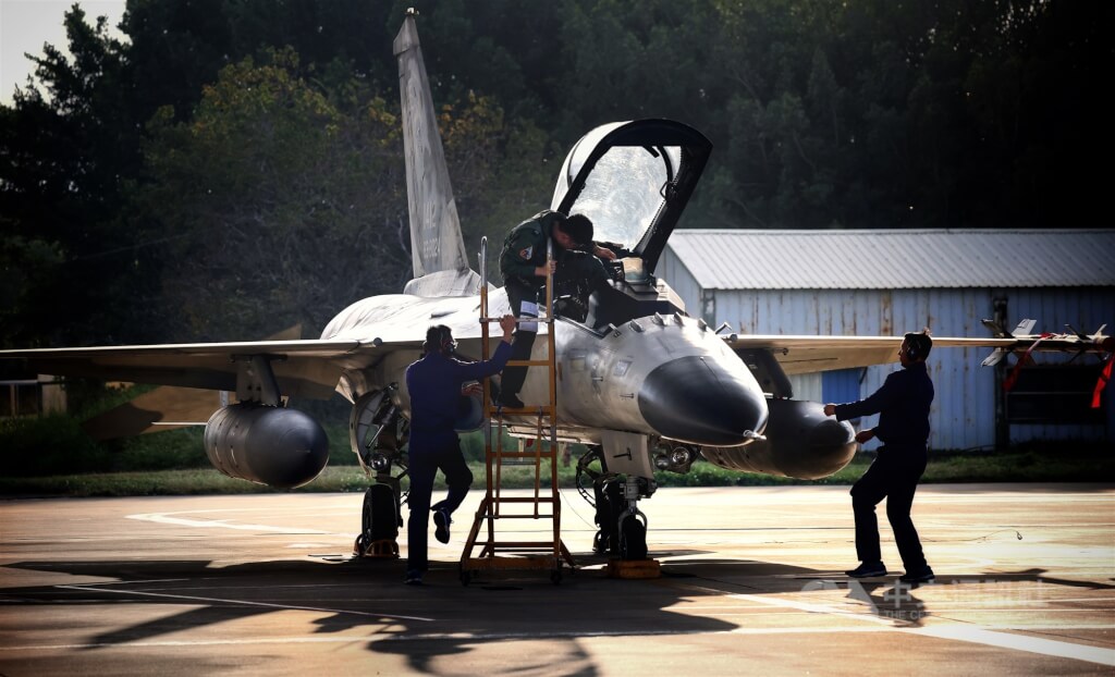 無人機侵入清泉崗基地 戰機民航機一度暫停起降