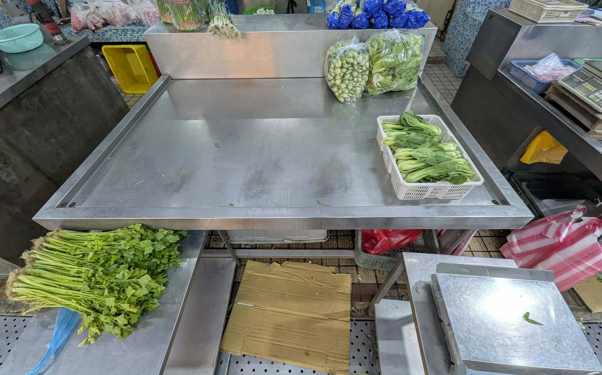 不是菜貴而已!菜市場罕見「無菜可賣」 菜販揭3元凶:高菜價恐再撐2週