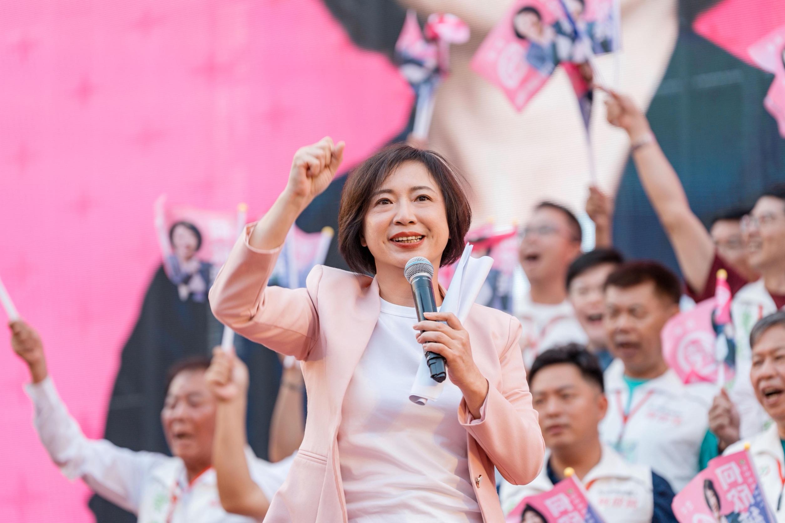  何欣純舉辦競選總部成立大會。 圖：民進黨提供 