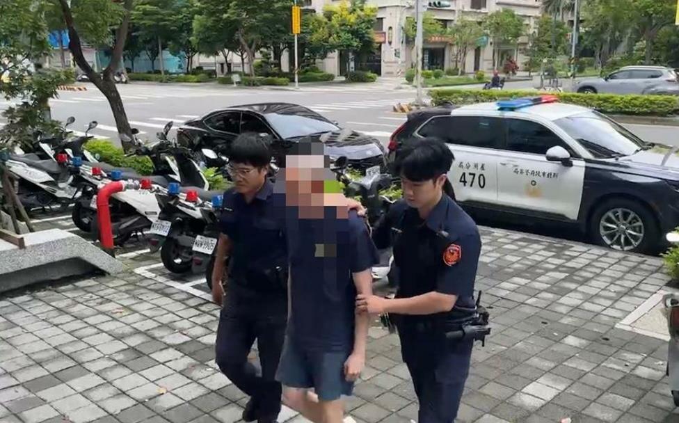 新北男持槍上膛並大聲咆哮!網:好險早點出門 警循線逮人